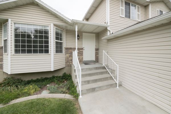 White Vinyl Siding Replacement in Newark